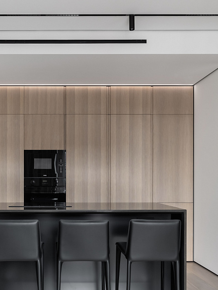 Квартира для юриста в черно-белых тонах г. Москва