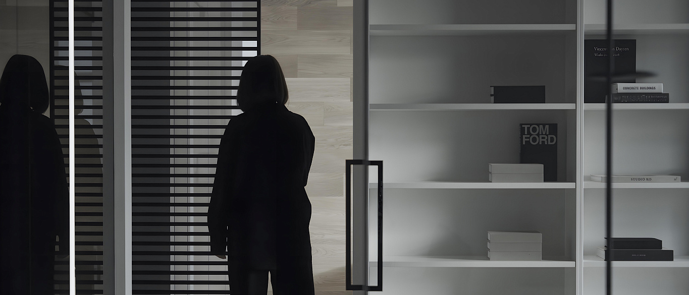 Квартира для юриста в черно-белых тонах г. Москва