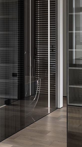 Квартира для юриста в черно-белых тонах г. Москва